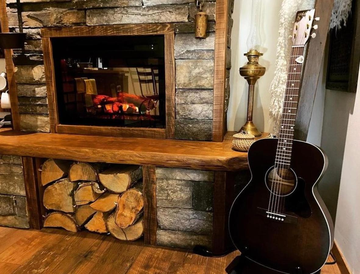 A Suite Retreat - Beyond Bed & Breakfast Sun Peaks Exterior foto